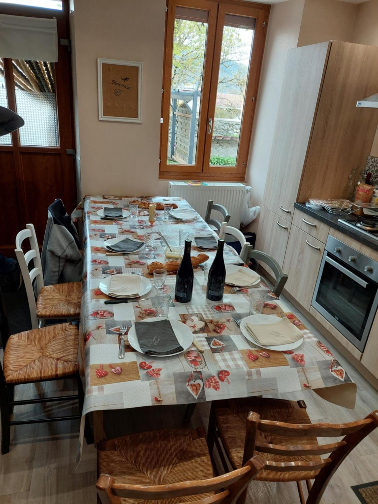 Les Copains D'Abord Beaucroissant Exterior foto